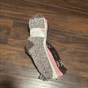 NWT 4 pack Jessica Simpson Fuzzy Brown and Cream Socks